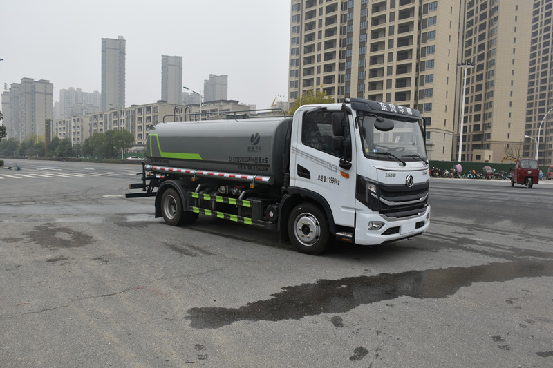 綠化灑水車圖片 綠化灑水車圖片